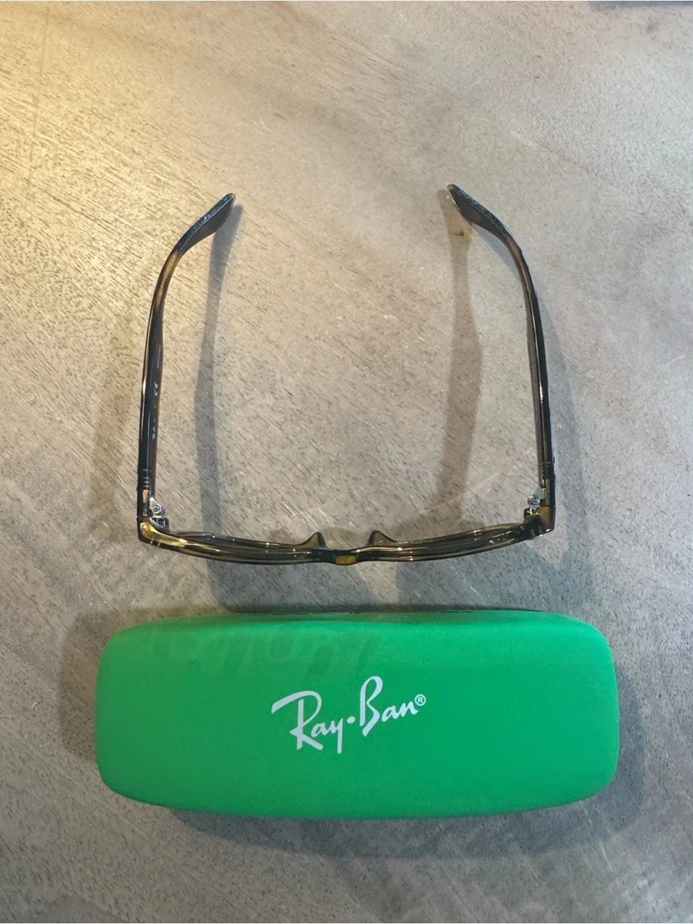 Ray-Ban Tortoiseshell Brown Sunglasses with Green and Red Case